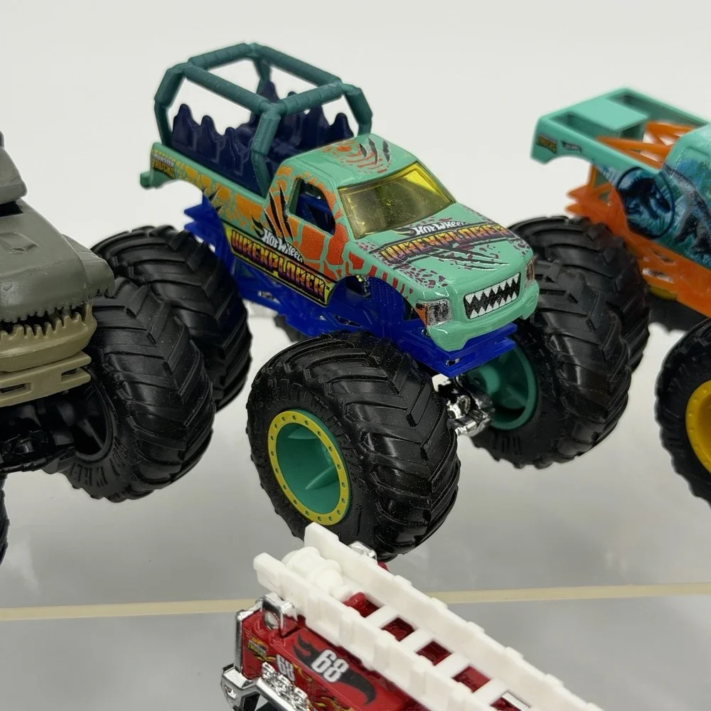 Hot Wheels Monster Jam Diecast 1:64 Wrexplorer Rare Jurassic World Fried Fire